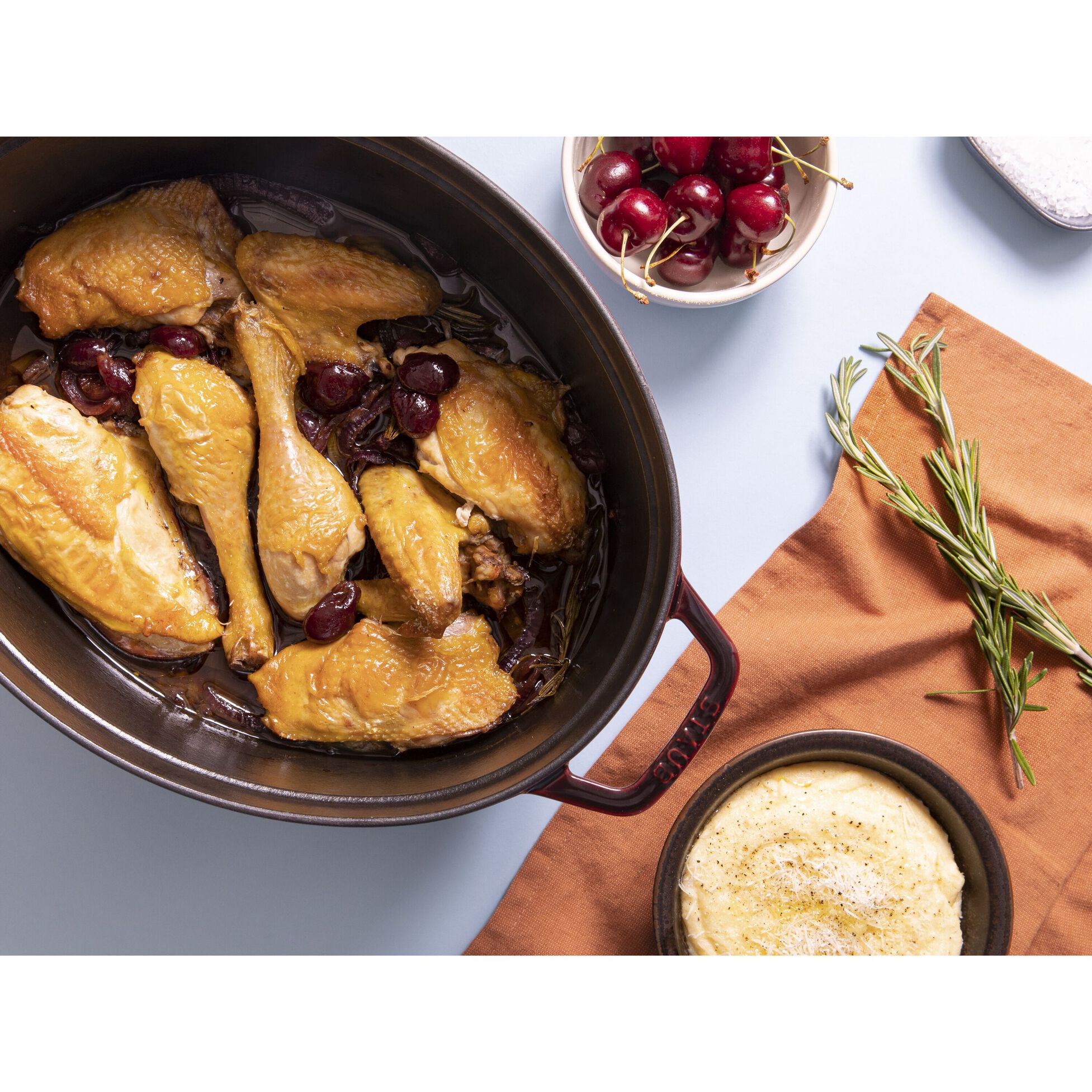 Cocotte en fonte ovale avec picots, grenadine 31cm - staub