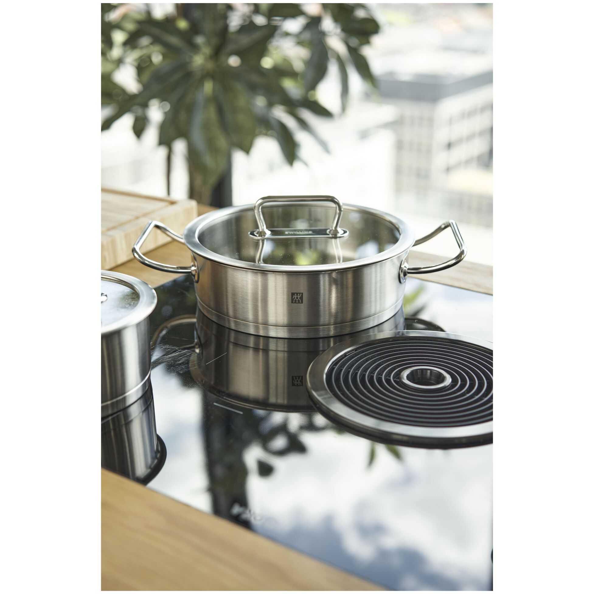 Sauteuse pro en inox couvercle en verre ø28 cm 4 l - zwilling