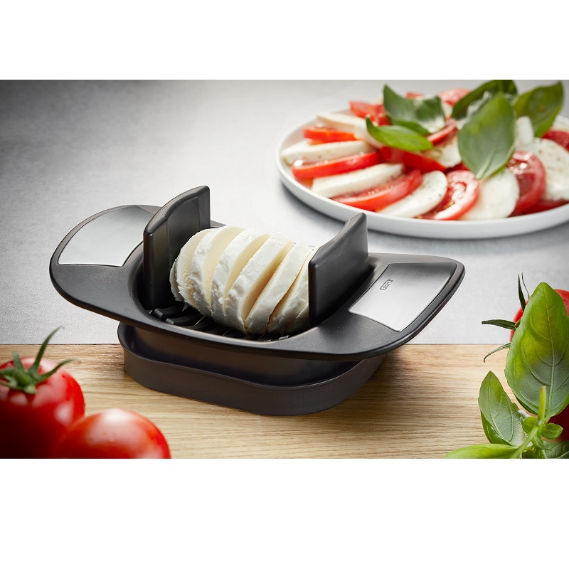 Caprese coupe tomates et coupe mozarella - gefu
