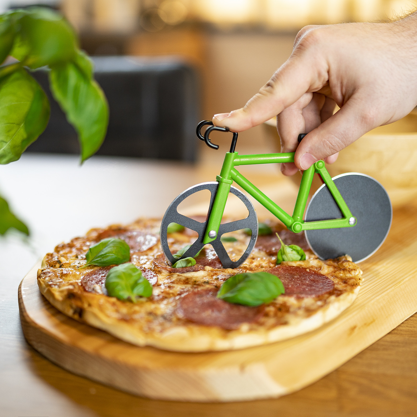 Roulette à pizza « fuentez vert» en forme de bicyclette - westmark