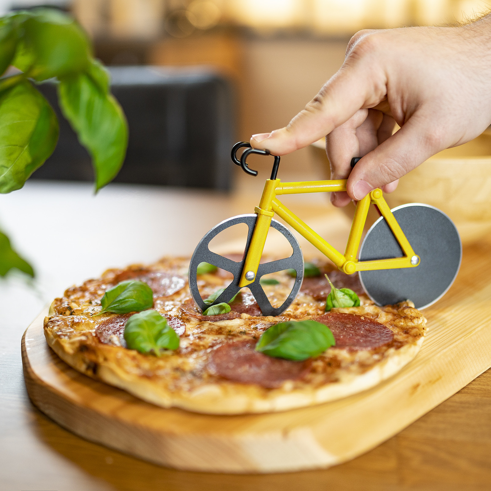Roulette à pizza « fuentez jaune» en forme de bicyclette - westmark
