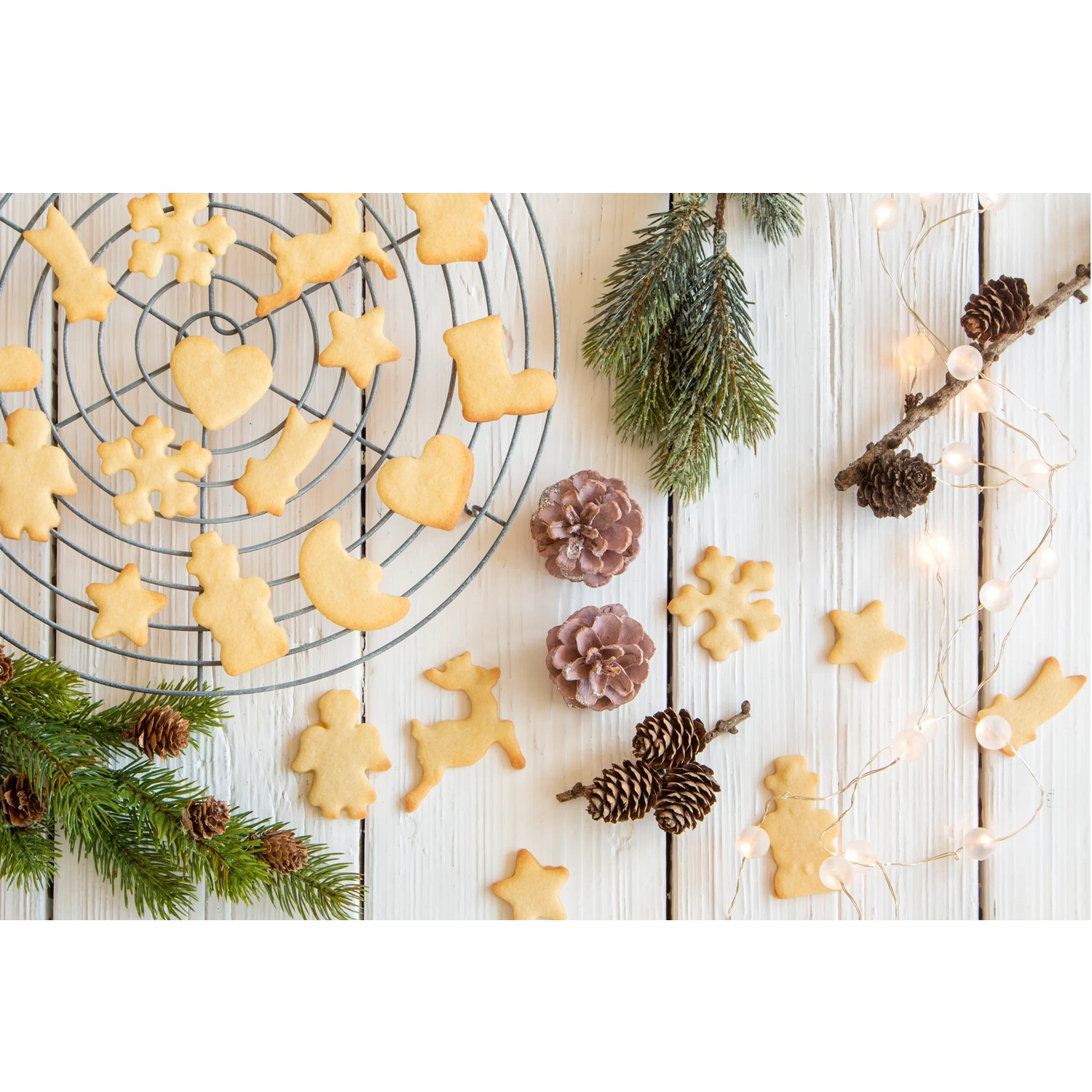 Planche emporte-pièces 9 motifs différents - 27 biscuits - 37 x 22 cm - stadter