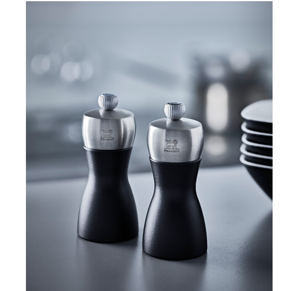 Duo de moulins à poivre et à sel en bois et inox fidji couleur noir 12 cm- peugeot saveurs
