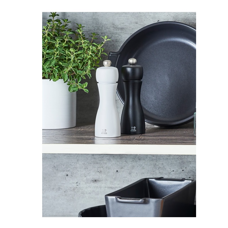 Duo de moulins à poivre et à sel manuels en bois tahiti couleur noir et blanc 15 cm peugeot saveurs