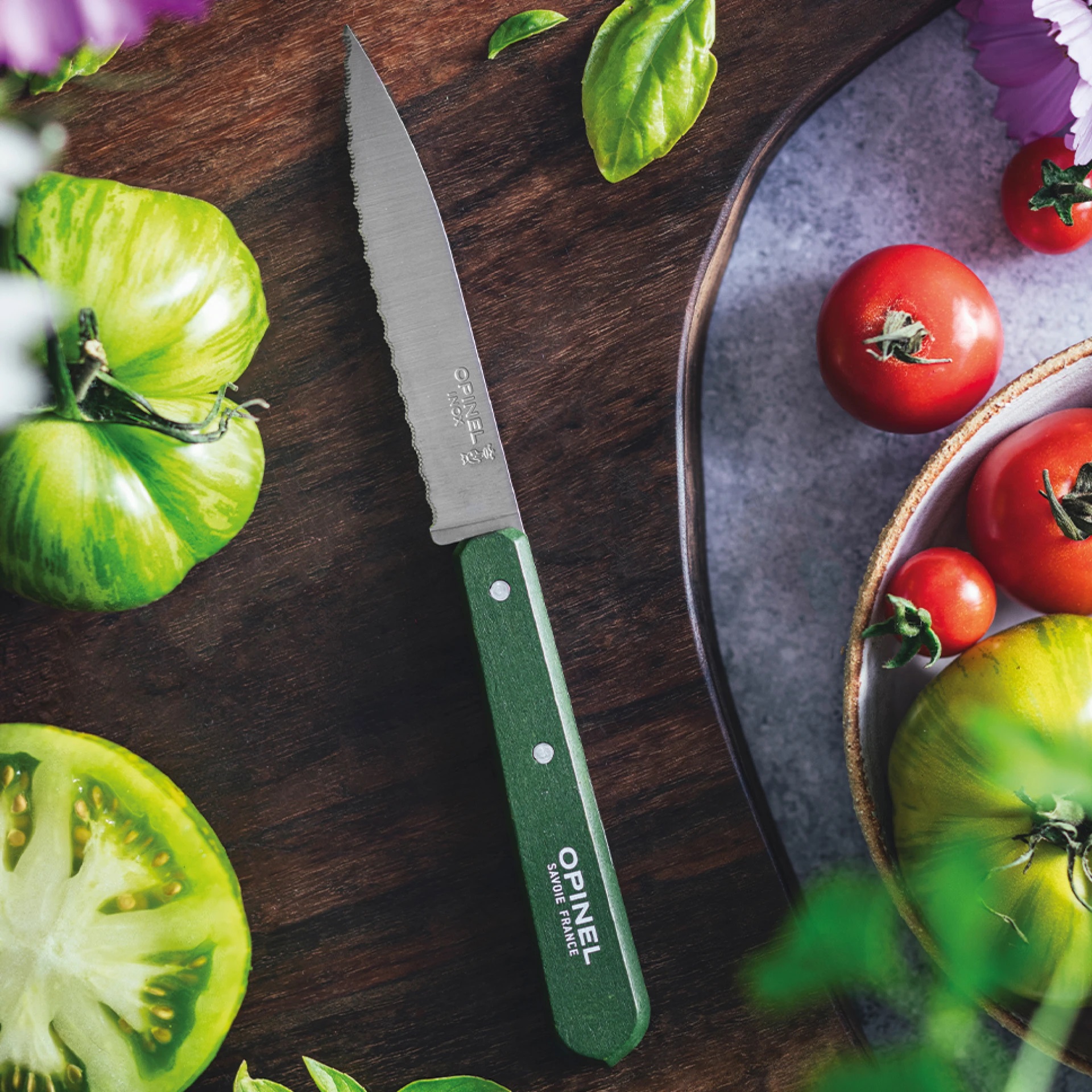 Couteau cranté à tomates 10 cm manche bois vert kaki n°113 - opinel 