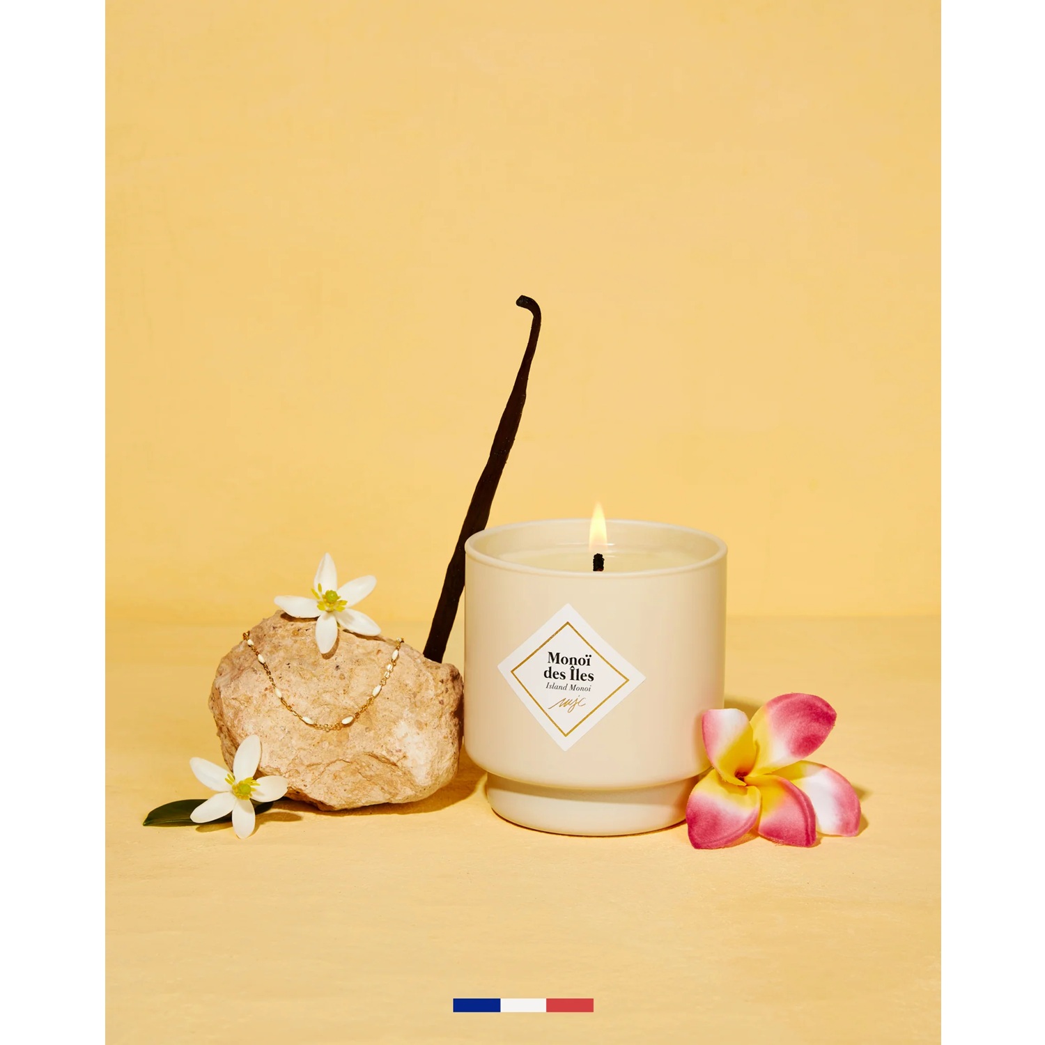 Bougie parfumée monoi des iles bracelet or et perles beige les essentielles 36h - my jolie candle