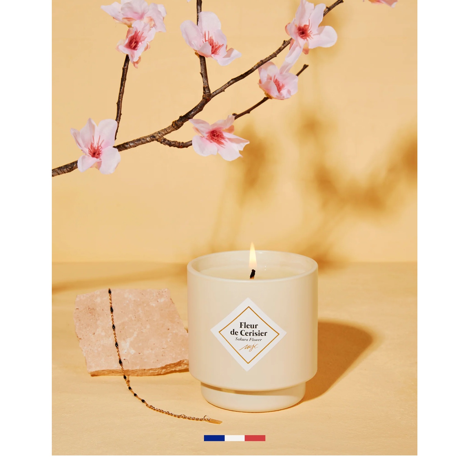 Bougie parfumée fleur de cerisier bracelet or et noir les essentielles 36h - my jolie candle