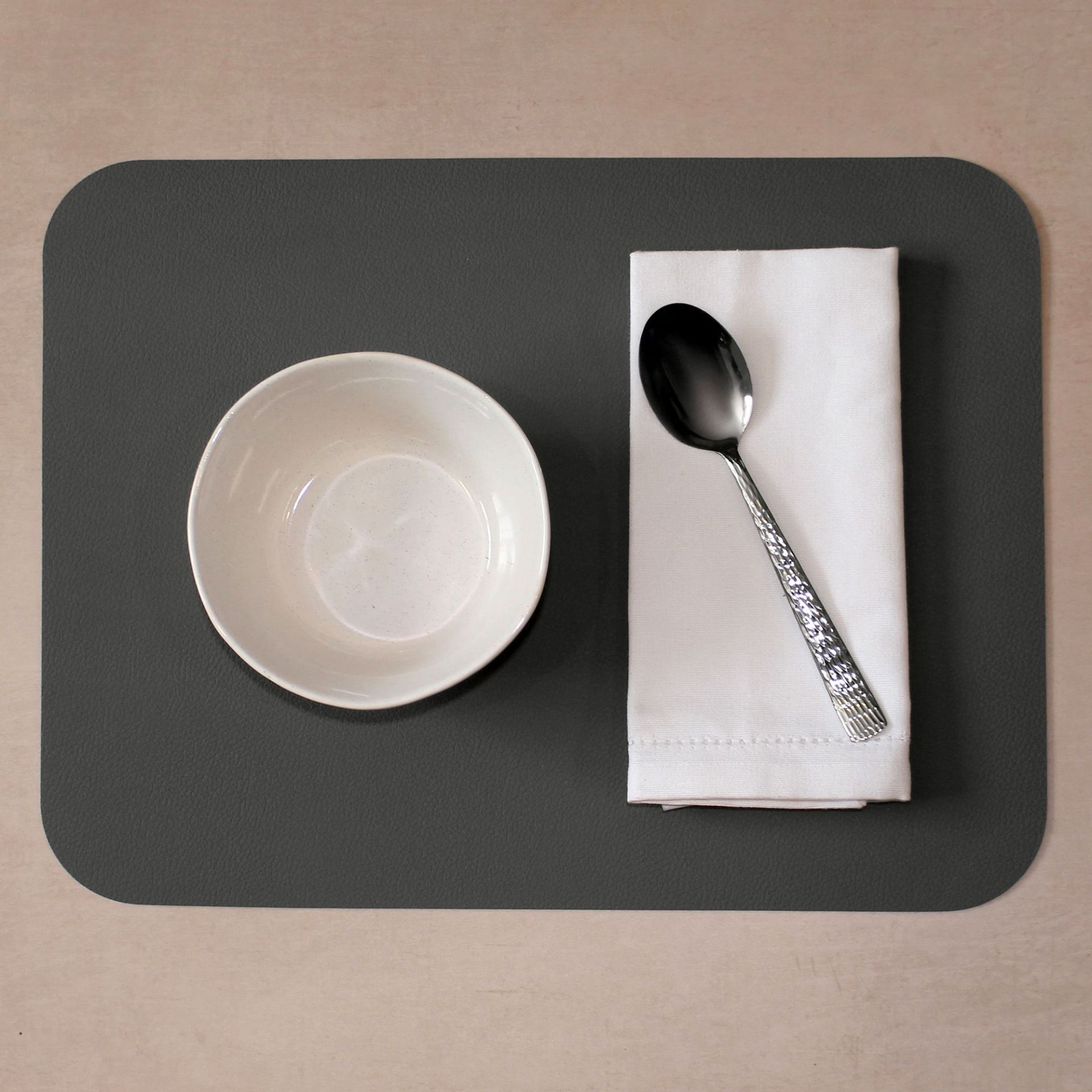 Lot de 2 sets de table rectangulaires en simili cuir réversible gris clair et gris foncé - freeform