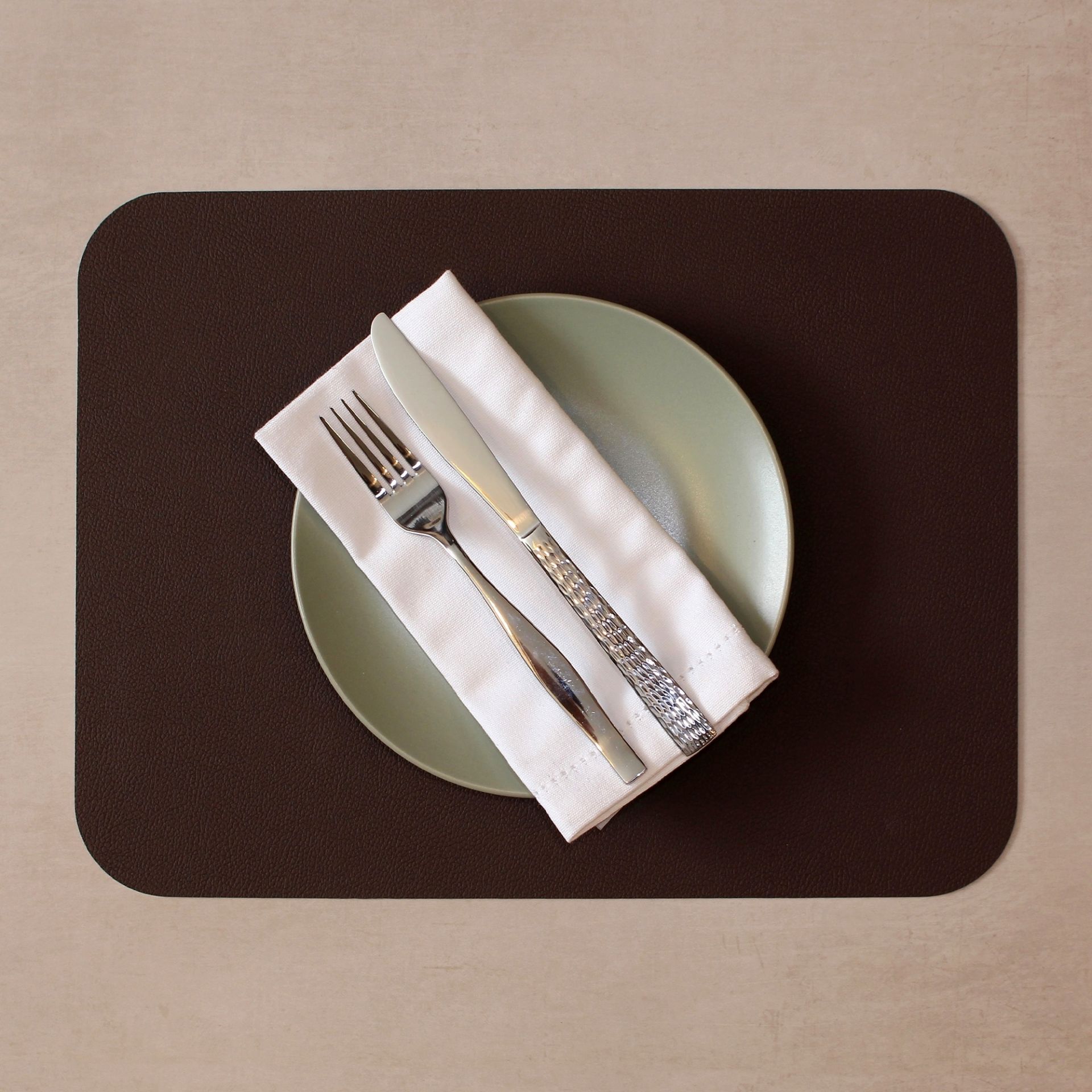 Lot de 2 sets de table rectangulaires en simili cuir réversible chocolat et blanc - freeform