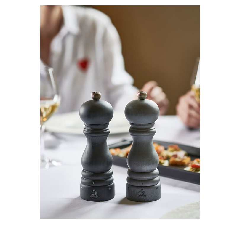 Coffret cadeau paris u’select 18 cm graphite light - duo de moulins à poivre et à sel accompagné d’un entonnoir en inox - peugeot saveurs