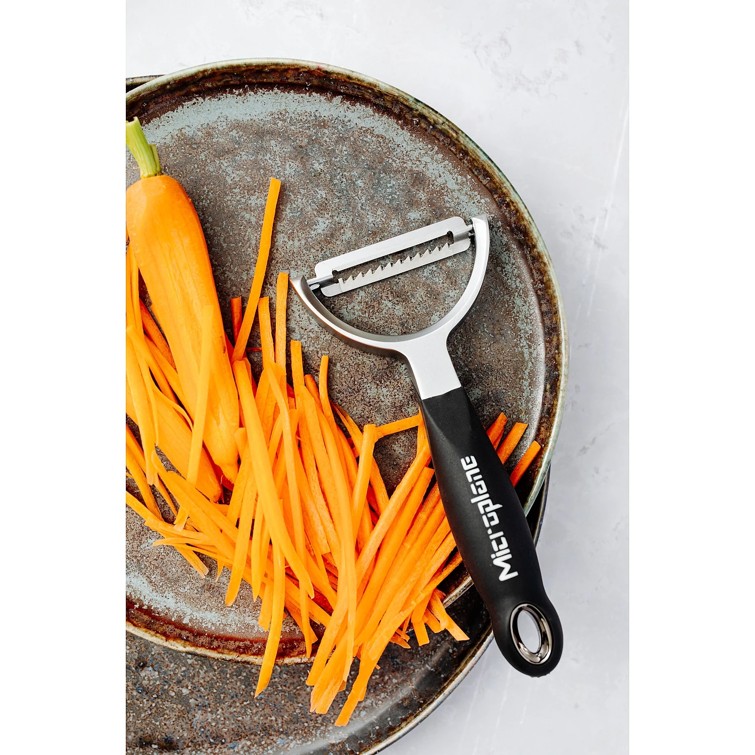 Eplucheur "y" trancheur professionnel à julienne - microplane