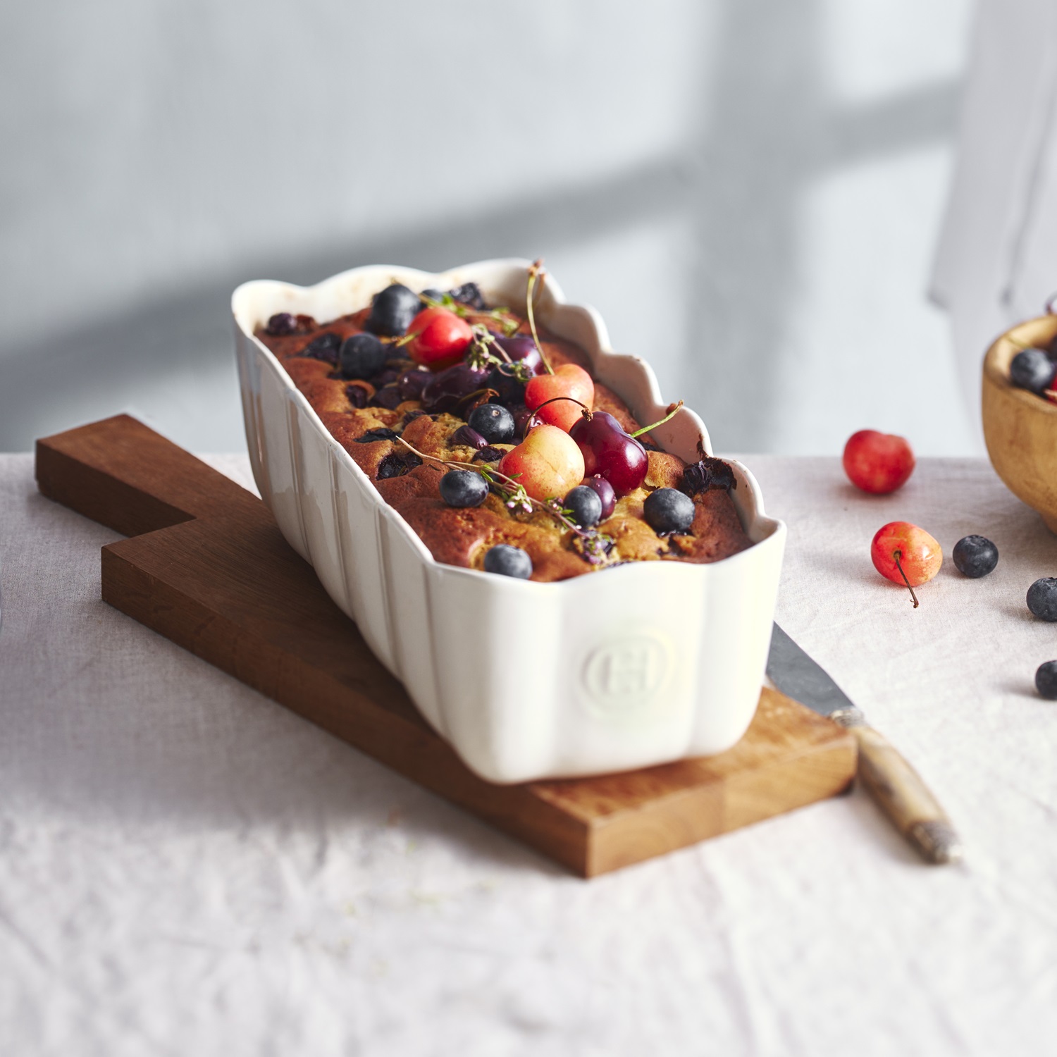 Plat à cake collection madeleine jaune vanille - emile henry 