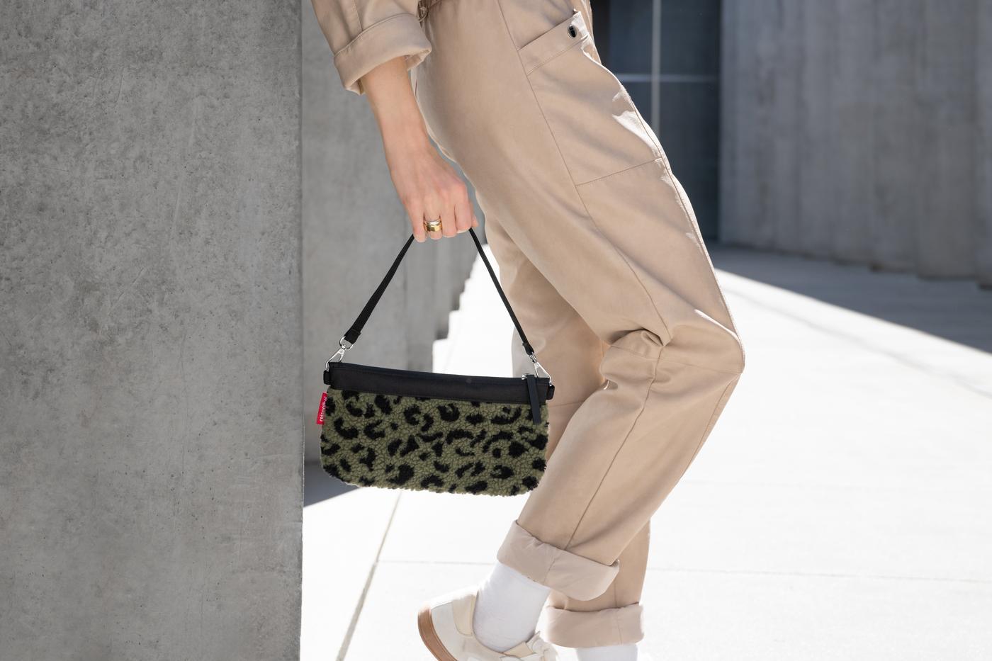 Mini pouch teddy leo olive petit sac en bandoulière - reisenthel