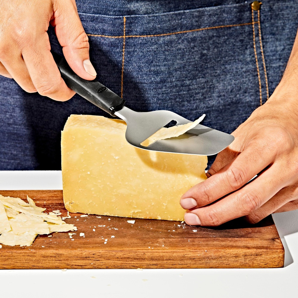 Racloir trancheur à fromage - oxo