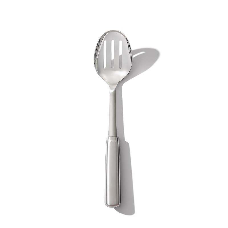 Cuillère de service perforée en inox 32 cm - oxo
