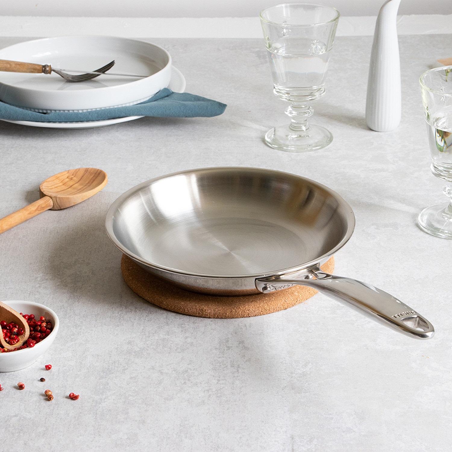 Poêle en inox castel'pro 20 cm fond thermo-diffuseur - cristel