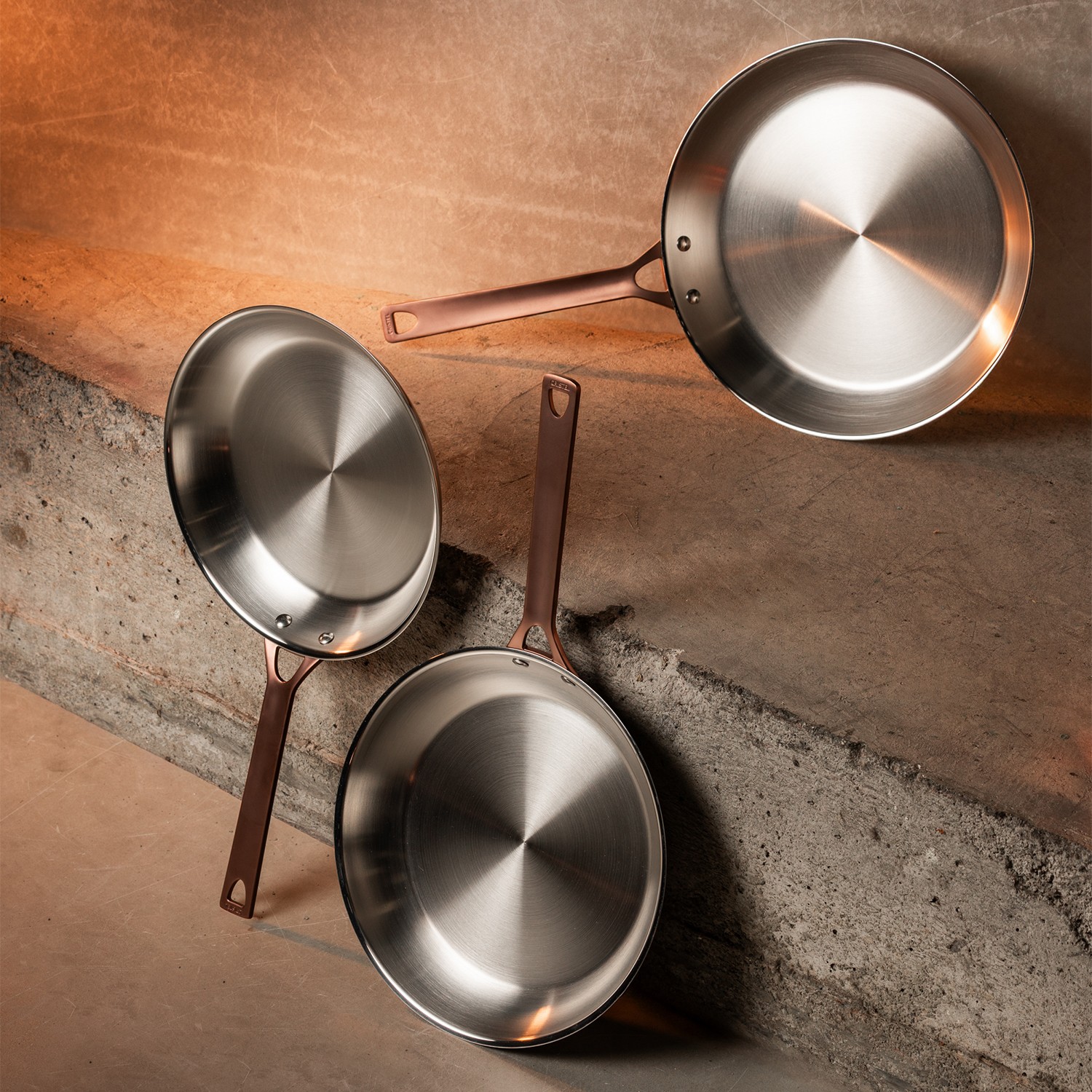 Poele en inox brossé poignée cuivree collection bicentenaire ø28 cm - cristel