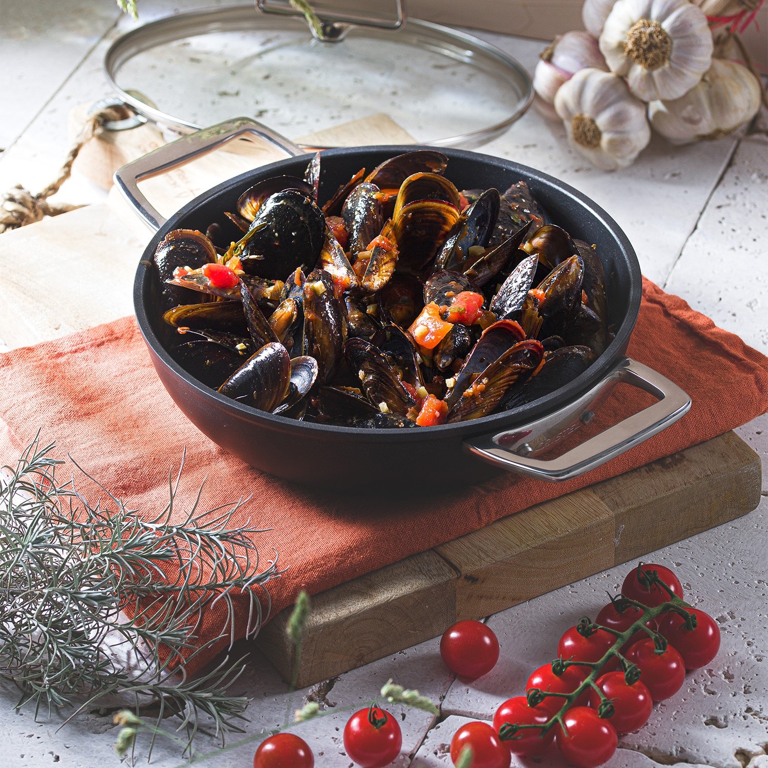 Sauteuse 2 anses en aluminium castel pro fixe ultralu, revêtement céramique ceraliss+, ø28 cm - cristel